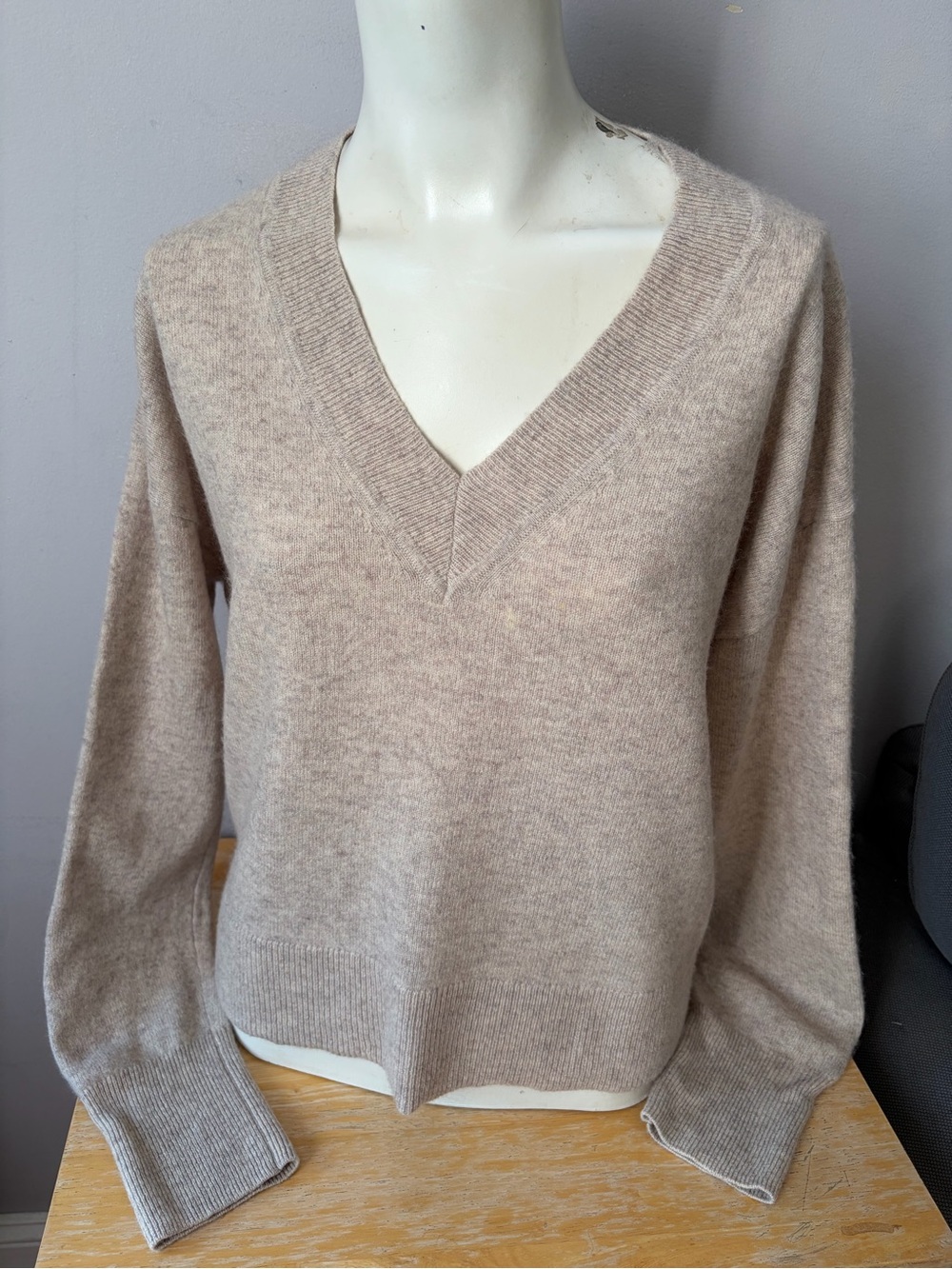 Rachel Zoe 100% 2 Ply Cashmere V-Neck Crop Sweater